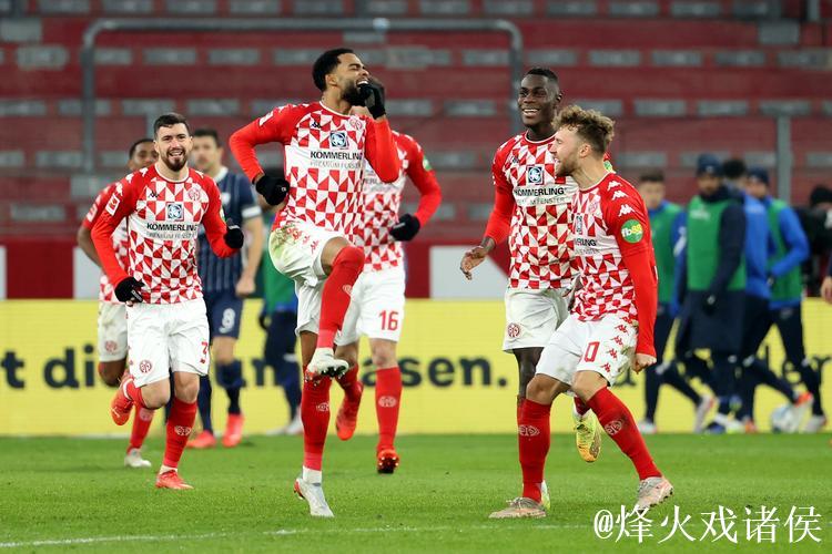 拜仁主场对美因茨八连捷，得失球比40-7