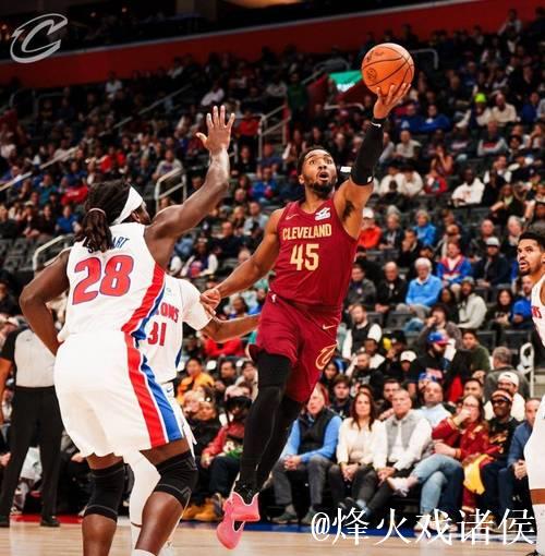 精准制导！坎宁安三分再中，现已投篮14中7、三分7中5贡献21分8助攻